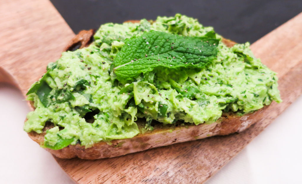 The mint really adds the perfect finish to Edamame & Arugula Spread.