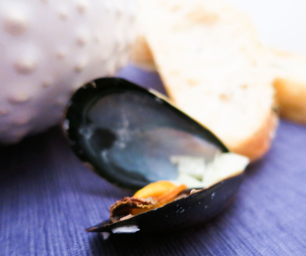 Discard any mussels that don't open in the cooking process. Important! Don't forget!